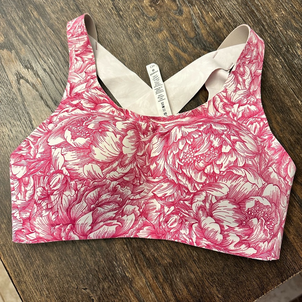 NWOT Lululemon Sports Bra 34C
